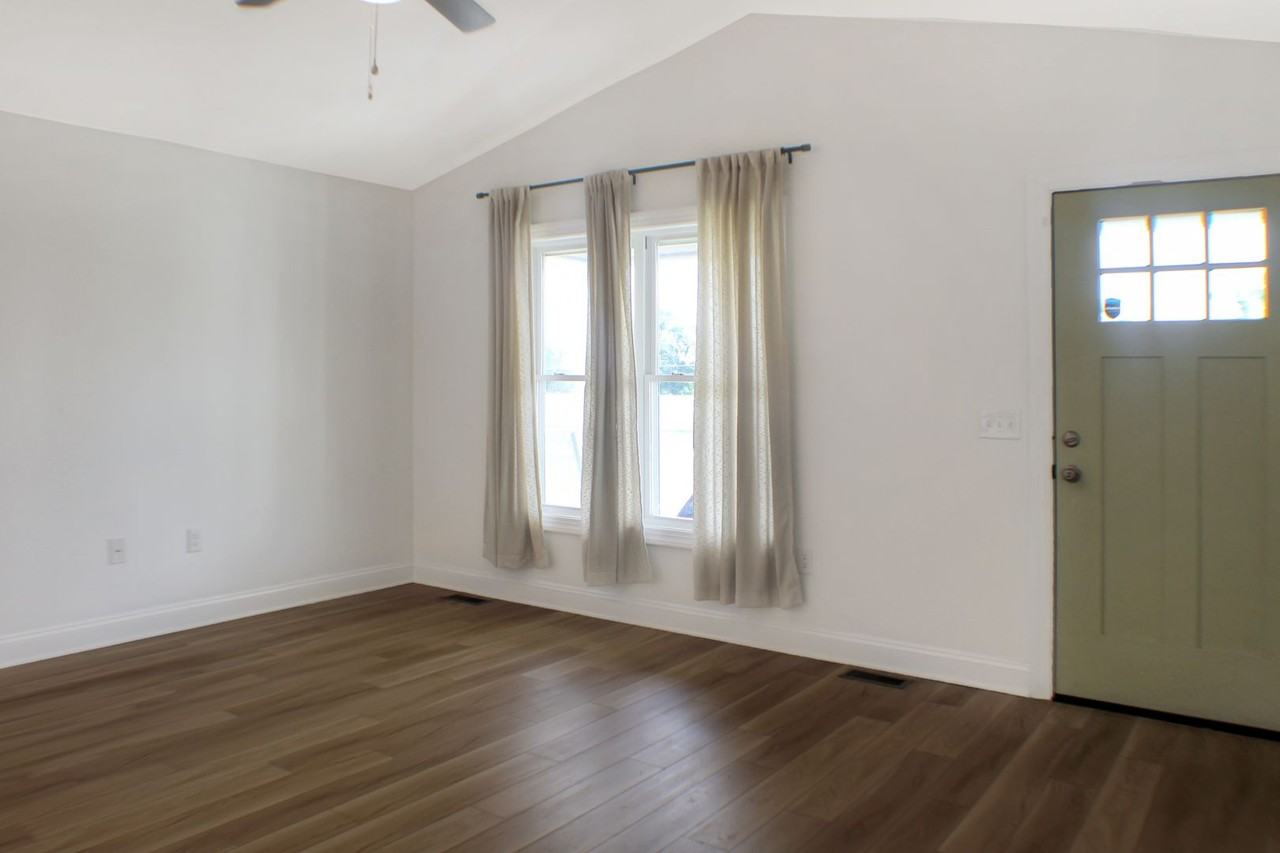 562 N Bayard Ave - Photo 4 of 22