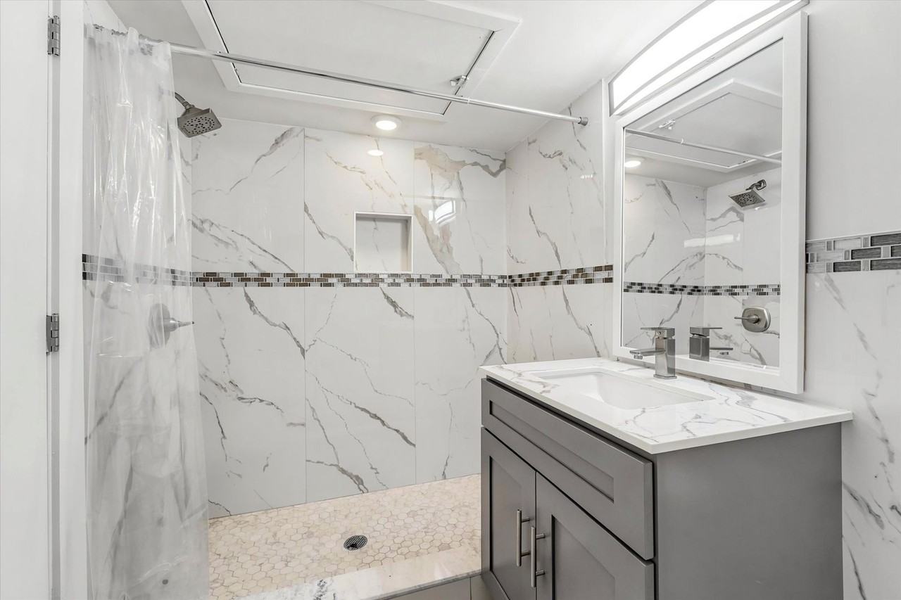 4700 Chestnut - Photo 3 of 47