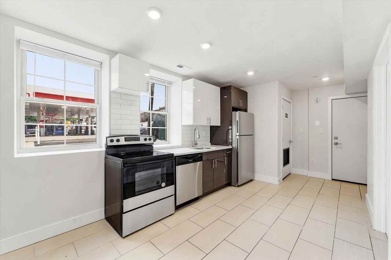 4700 Chestnut - Photo 7 of 47