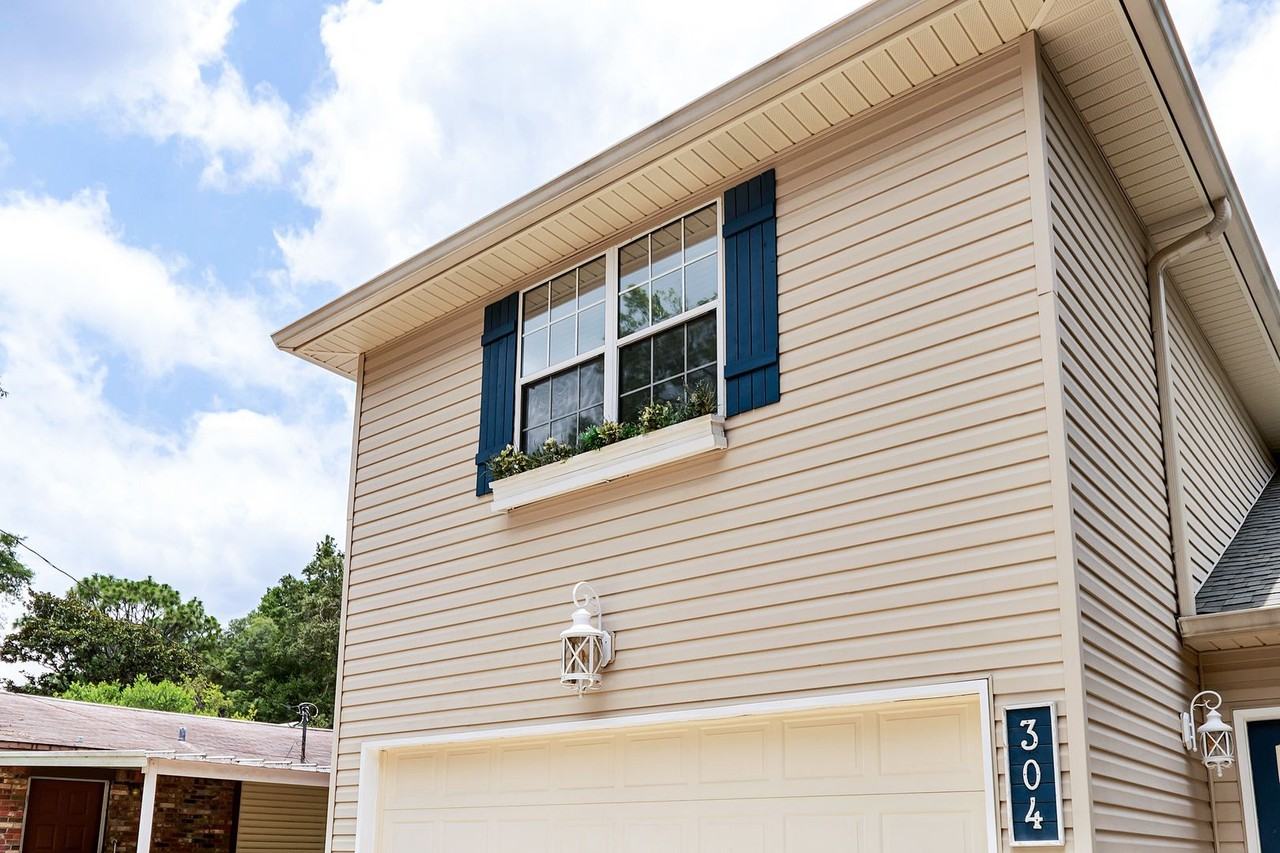 304 Florida St - Photo 4 of 30