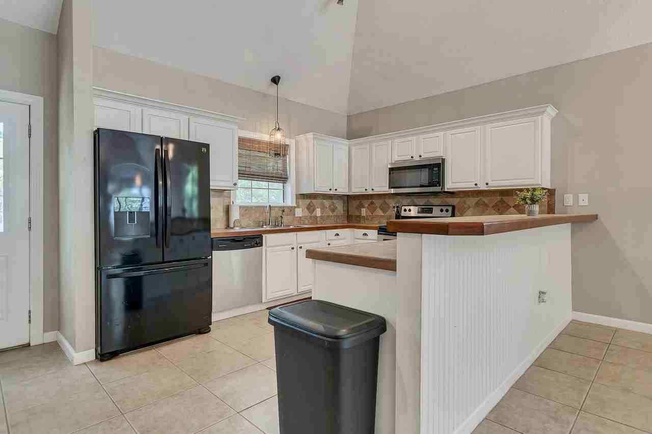 304 Florida St - Photo 6 of 30