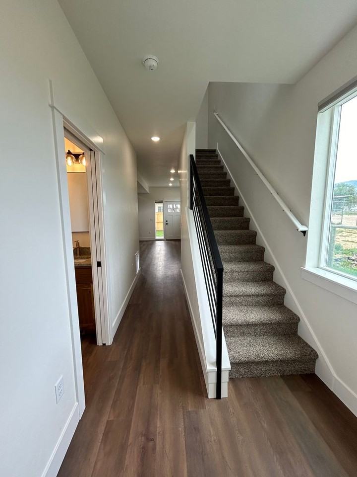 203 203 Amusement Avenue - Photo 2 of 29