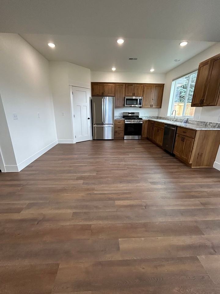 203 203 Amusement Avenue - Photo 7 of 29