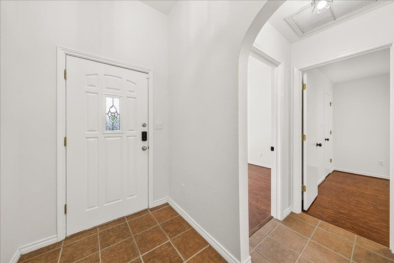 3810 Los Arroyos Dr - Photo 3 of 39