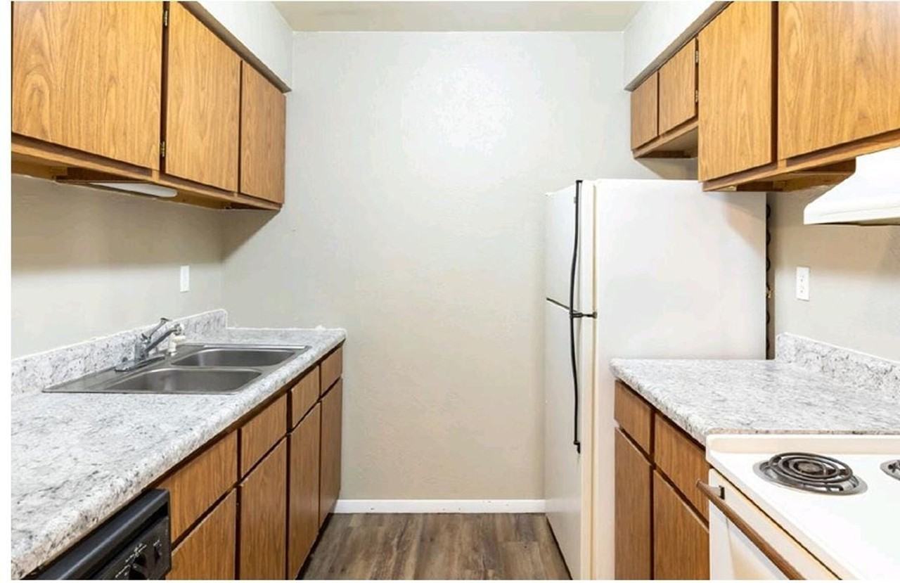 Hollow Hills Apartments - Photo 7 of 50