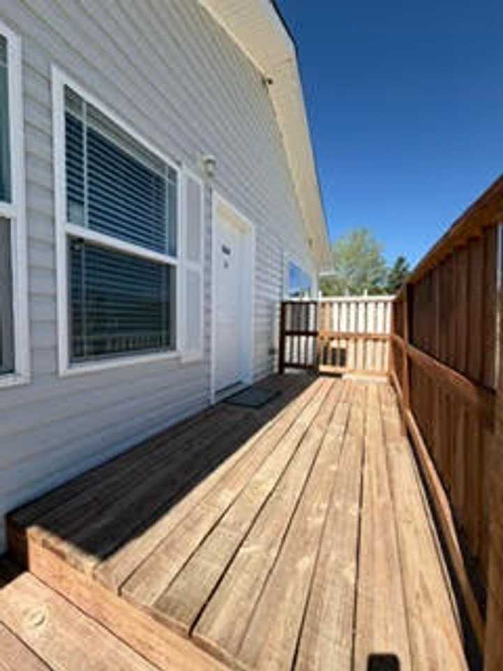 204 Onandaga Ave - Photo 3 of 23