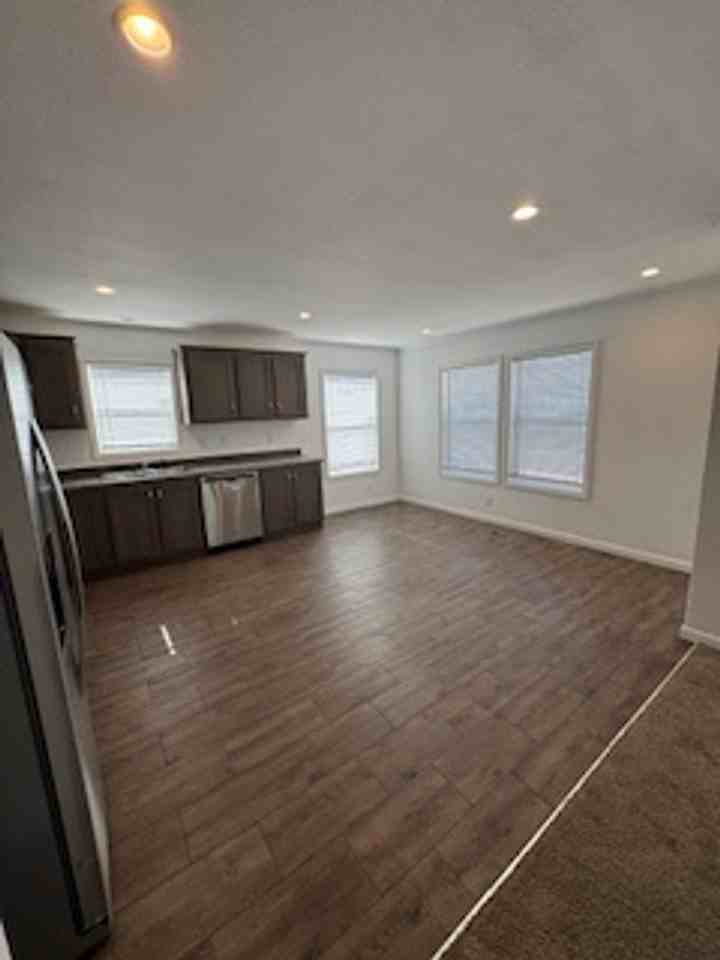 204 Onandaga Ave - Photo 5 of 23