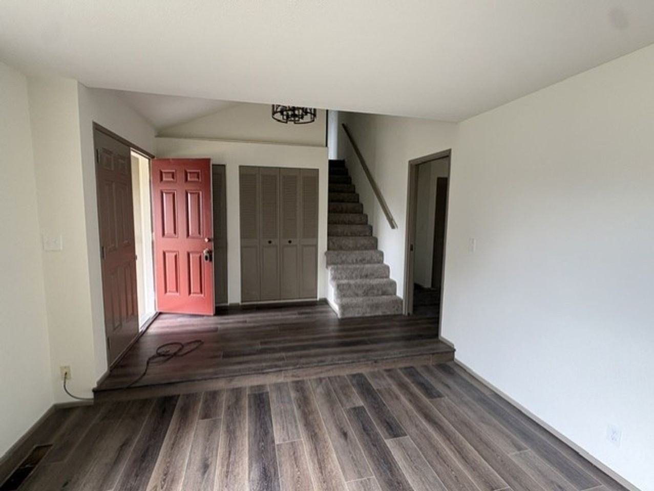536 66th St - Photo 3 of 16