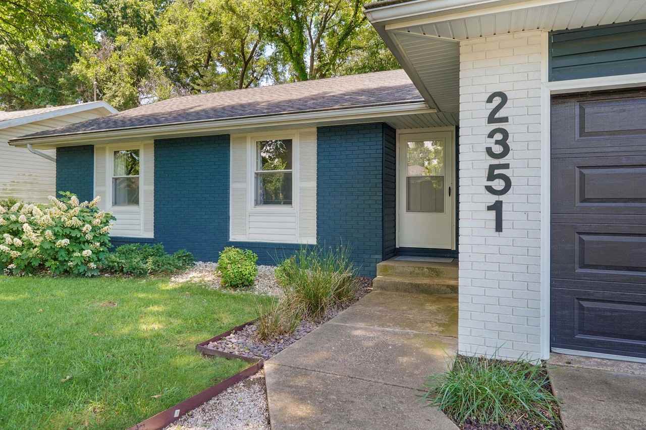 2351 S Rogers Ave - Photo 4 of 30
