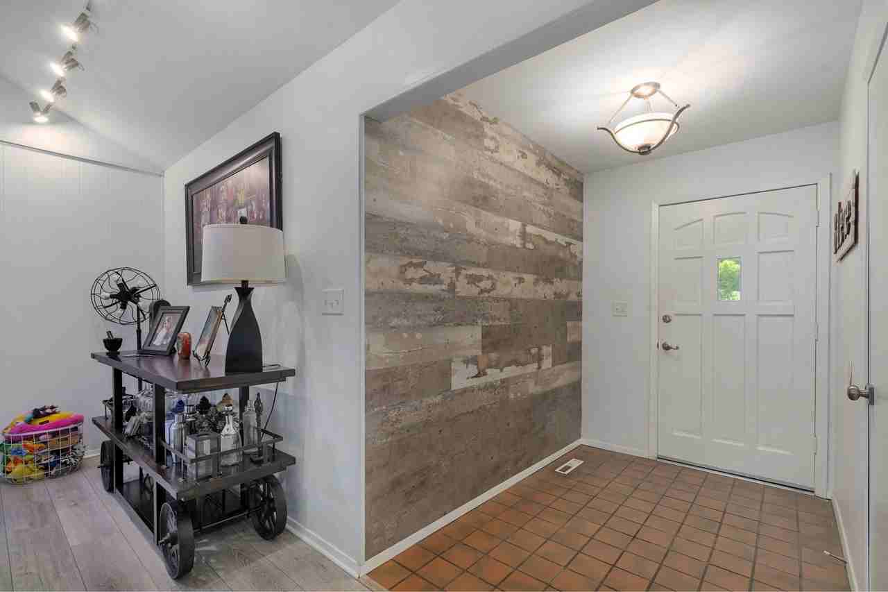 2351 S Rogers Ave - Photo 5 of 30