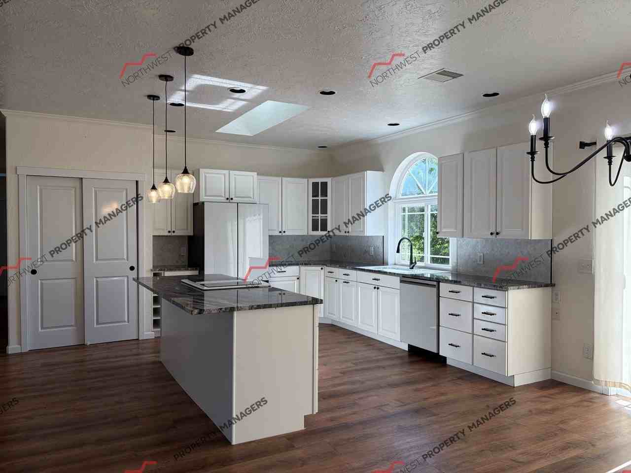 116 Taylor Rd - Photo 5 of 10