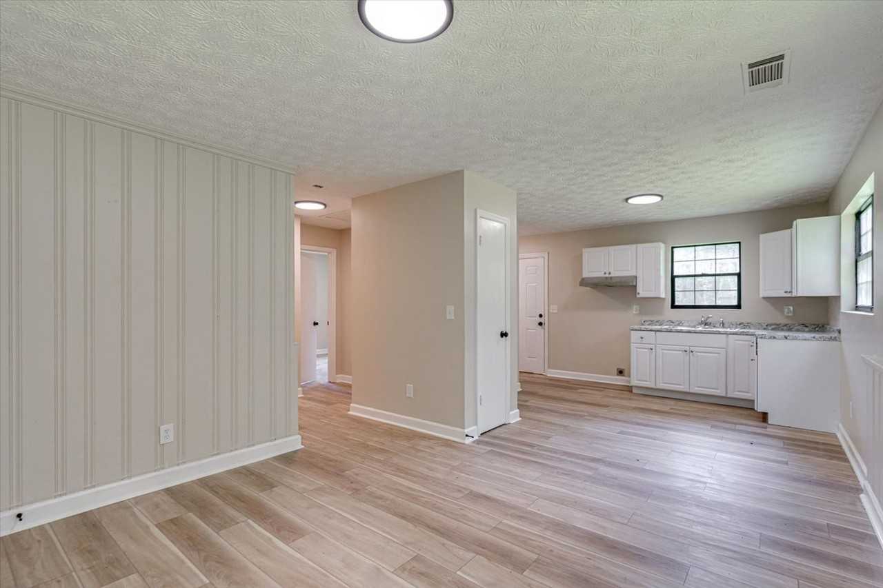 840 Emery Rd - Photo 5 of 24