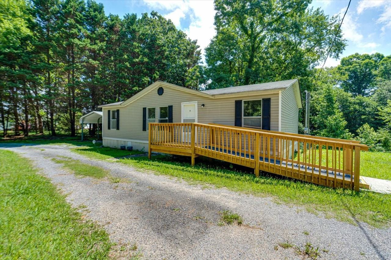 842 Emery Rd - Photo 2 of 26