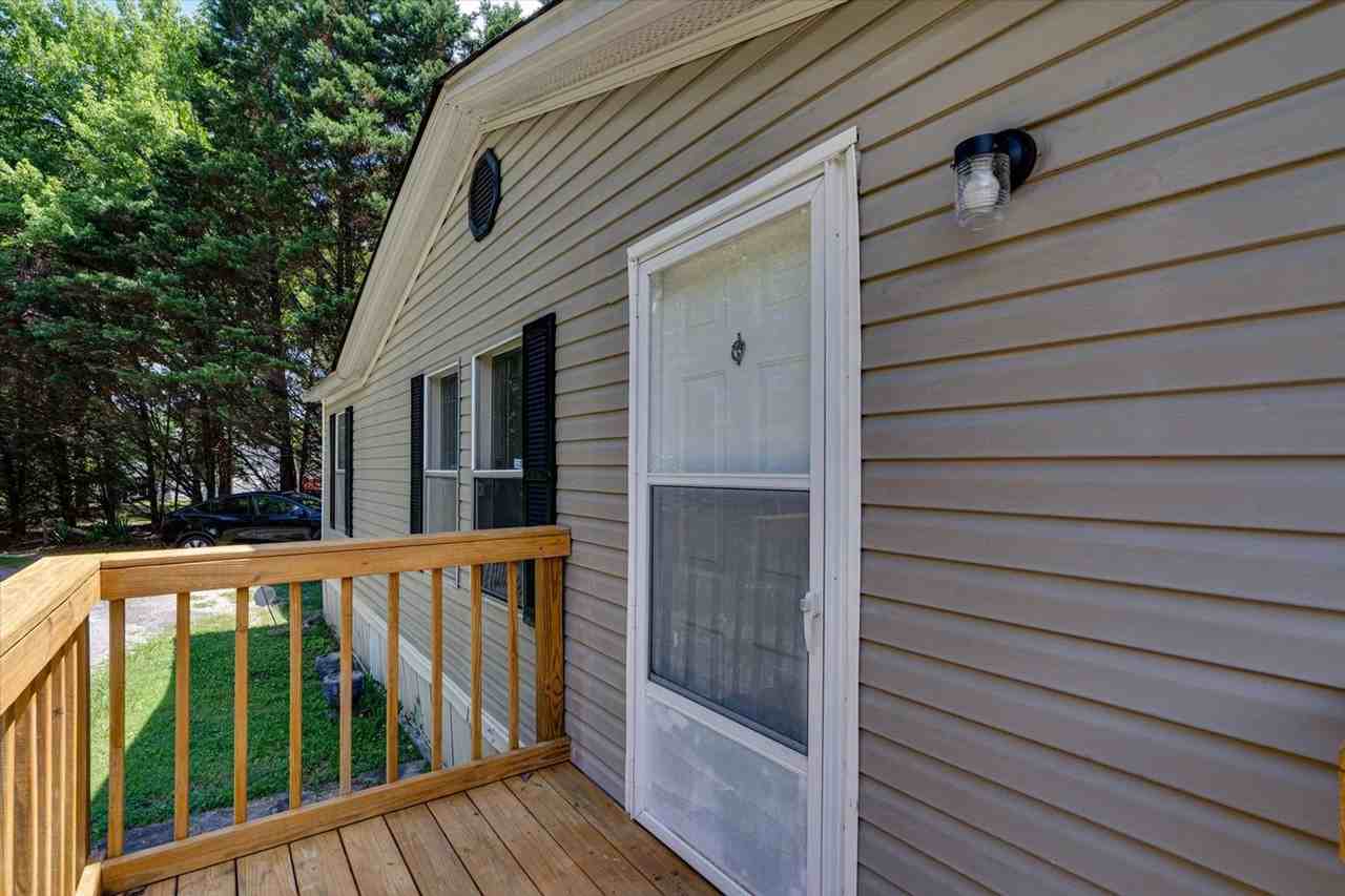 842 Emery Rd - Photo 3 of 26