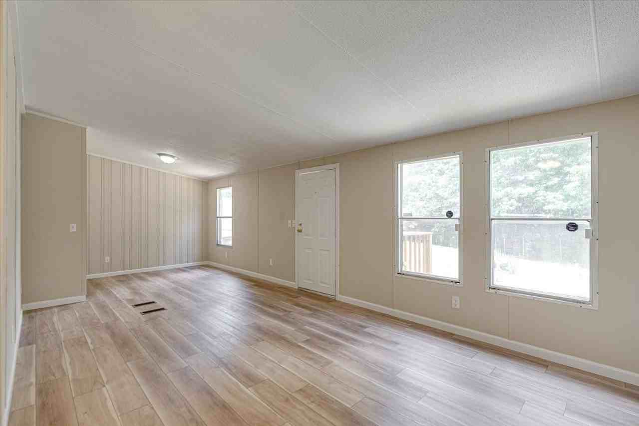 842 Emery Rd - Photo 4 of 26