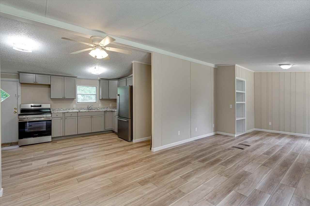 842 Emery Rd - Photo 5 of 26