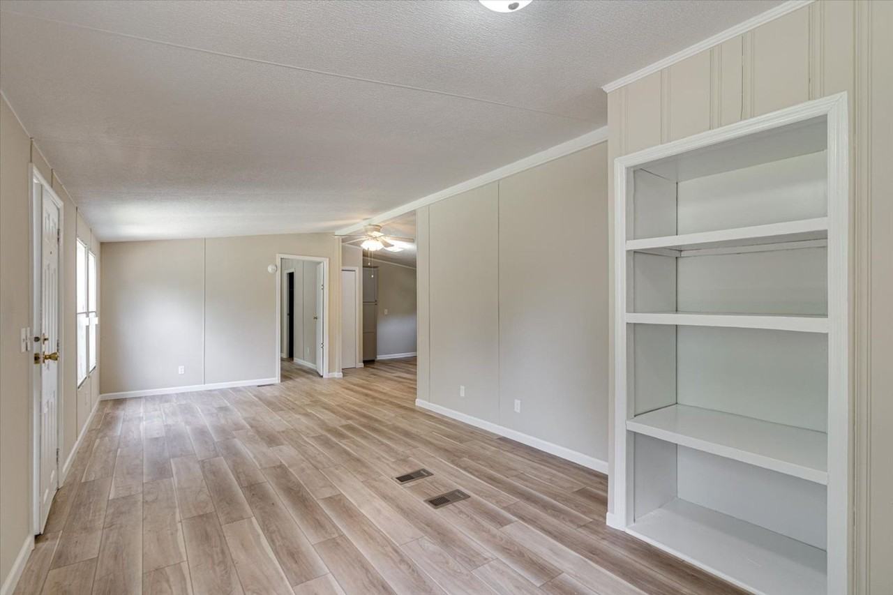 842 Emery Rd - Photo 6 of 26