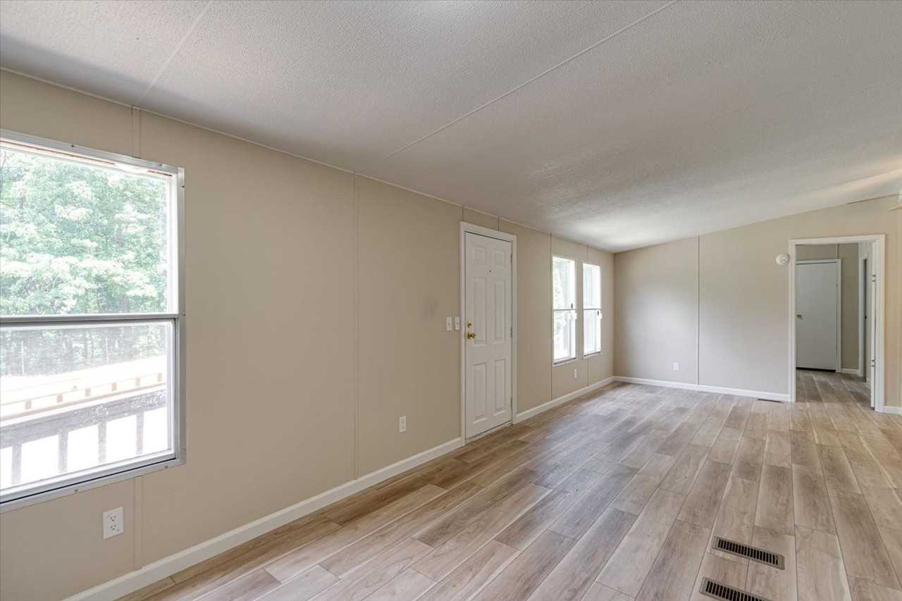 842 Emery Rd - Photo 7 of 26