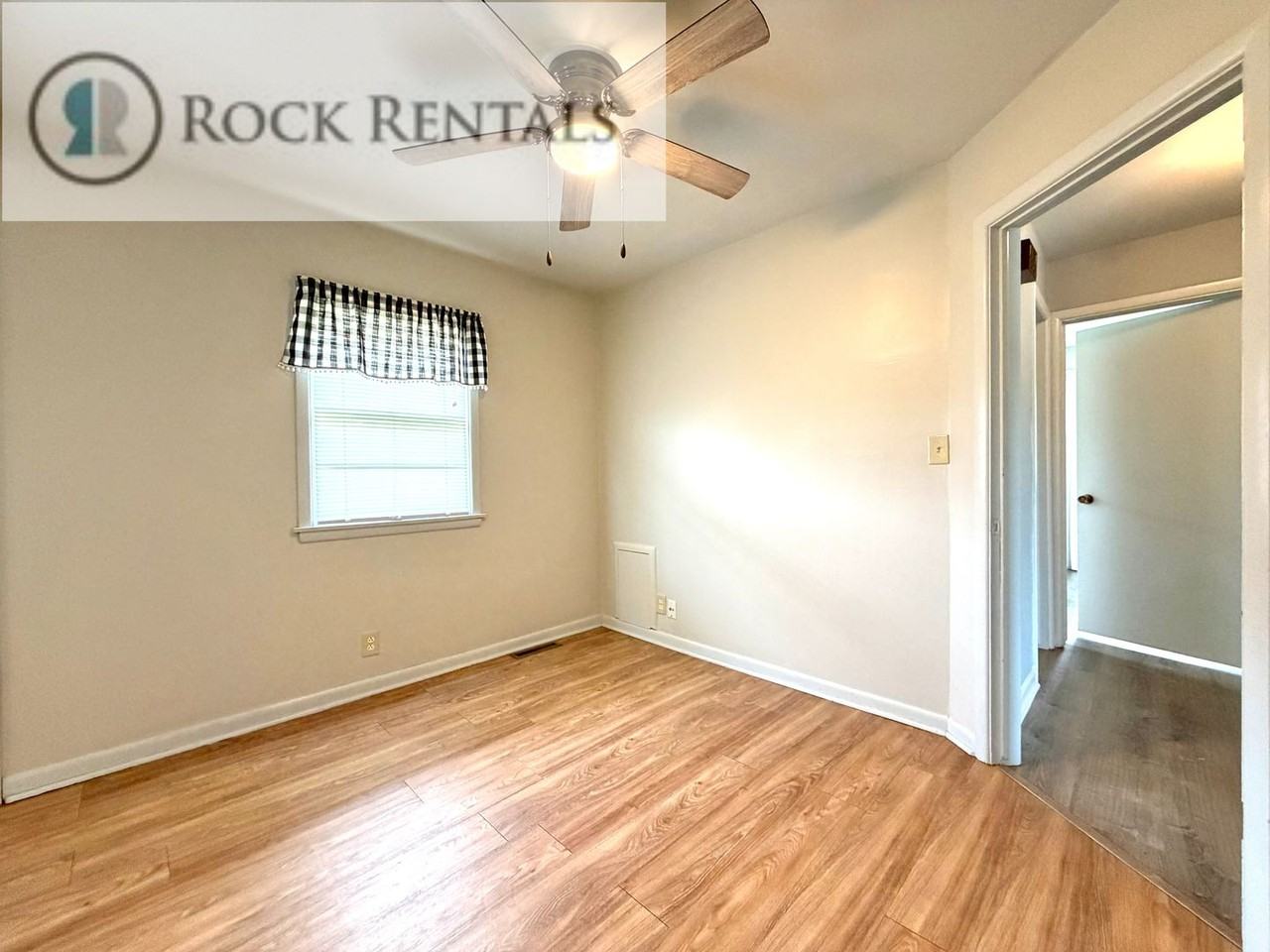 1614 Pleasant St - Photo 4 of 13