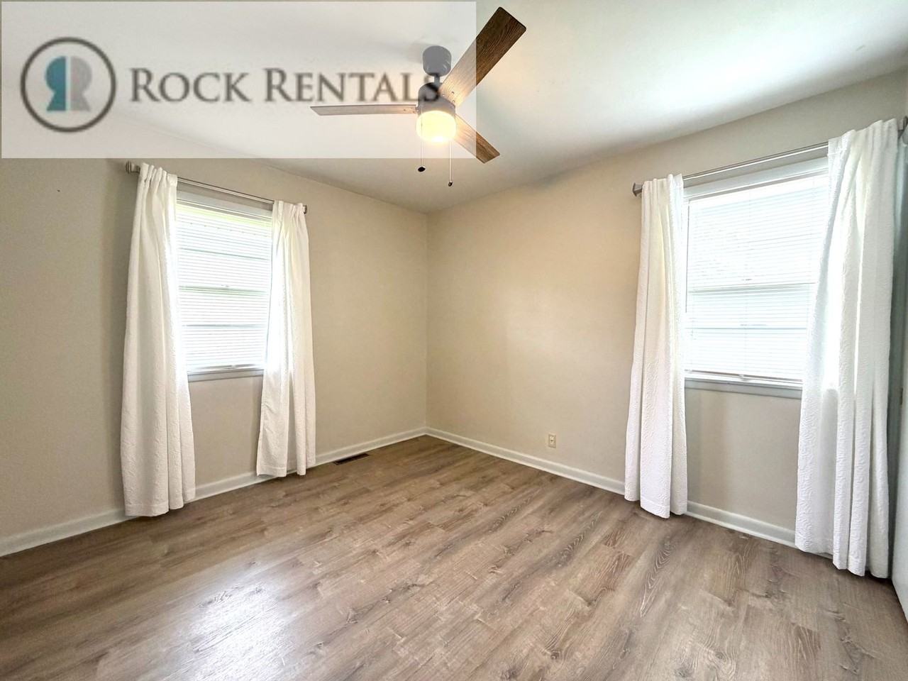 1614 Pleasant St - Photo 5 of 13