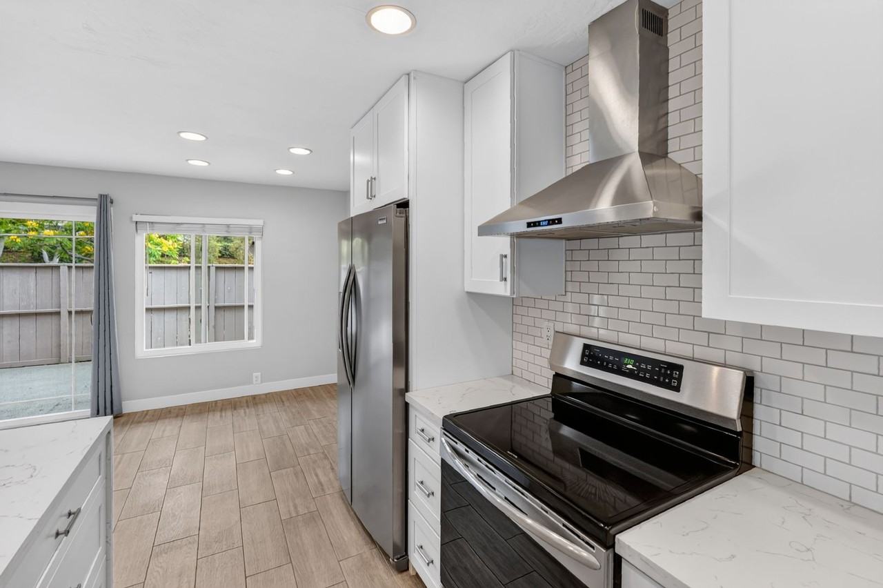 9643 Easter Way - Photo 3 of 30