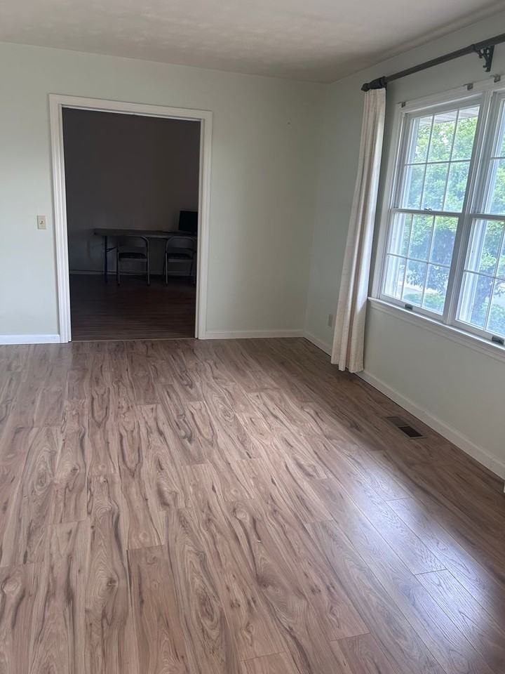 790 Vine St - Photo 4 of 10