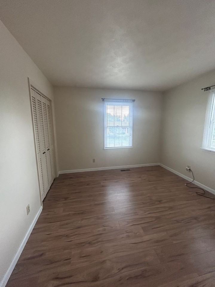 790 Vine St - Photo 7 of 10