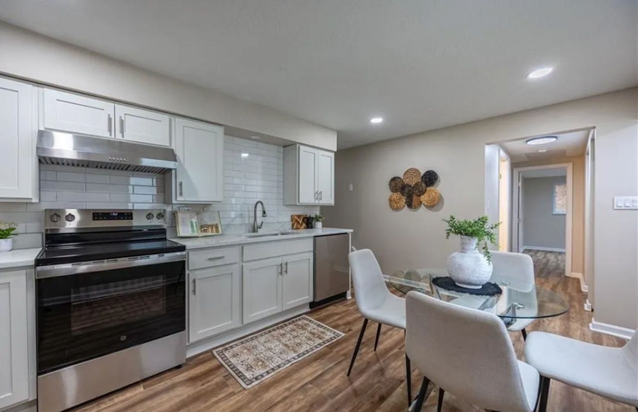 106 Blythe Rd - Photo 4 of 16
