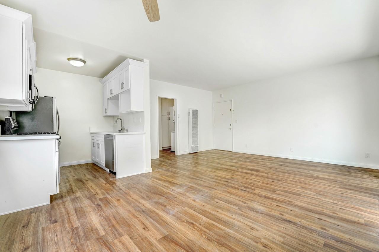 1432 16th St, prime Santa Monica location, just south of Santa Monica Blvd. - Photo 2 of 5