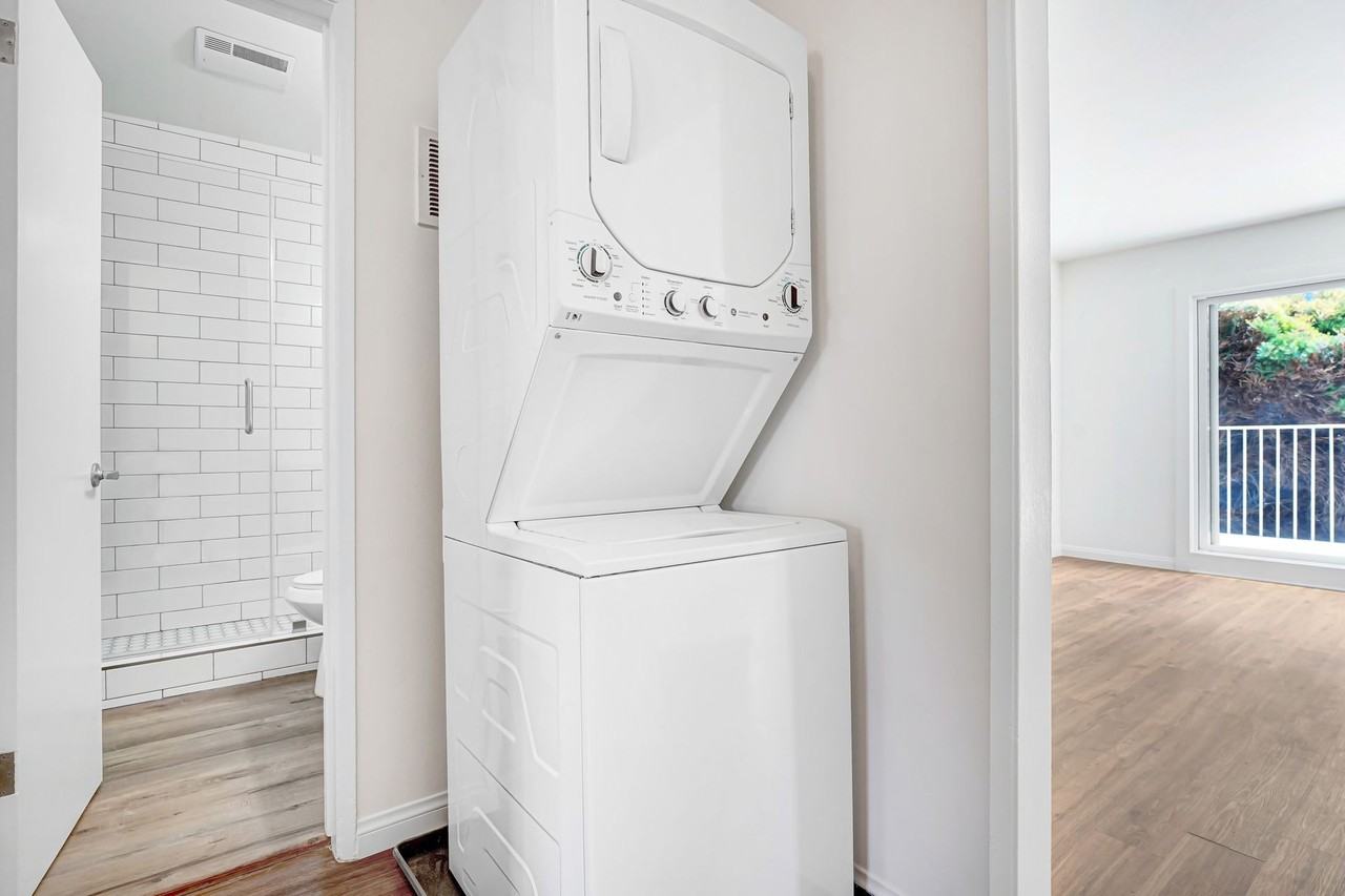 1432 16th St, prime Santa Monica location, just south of Santa Monica Blvd. - Photo 3 of 5