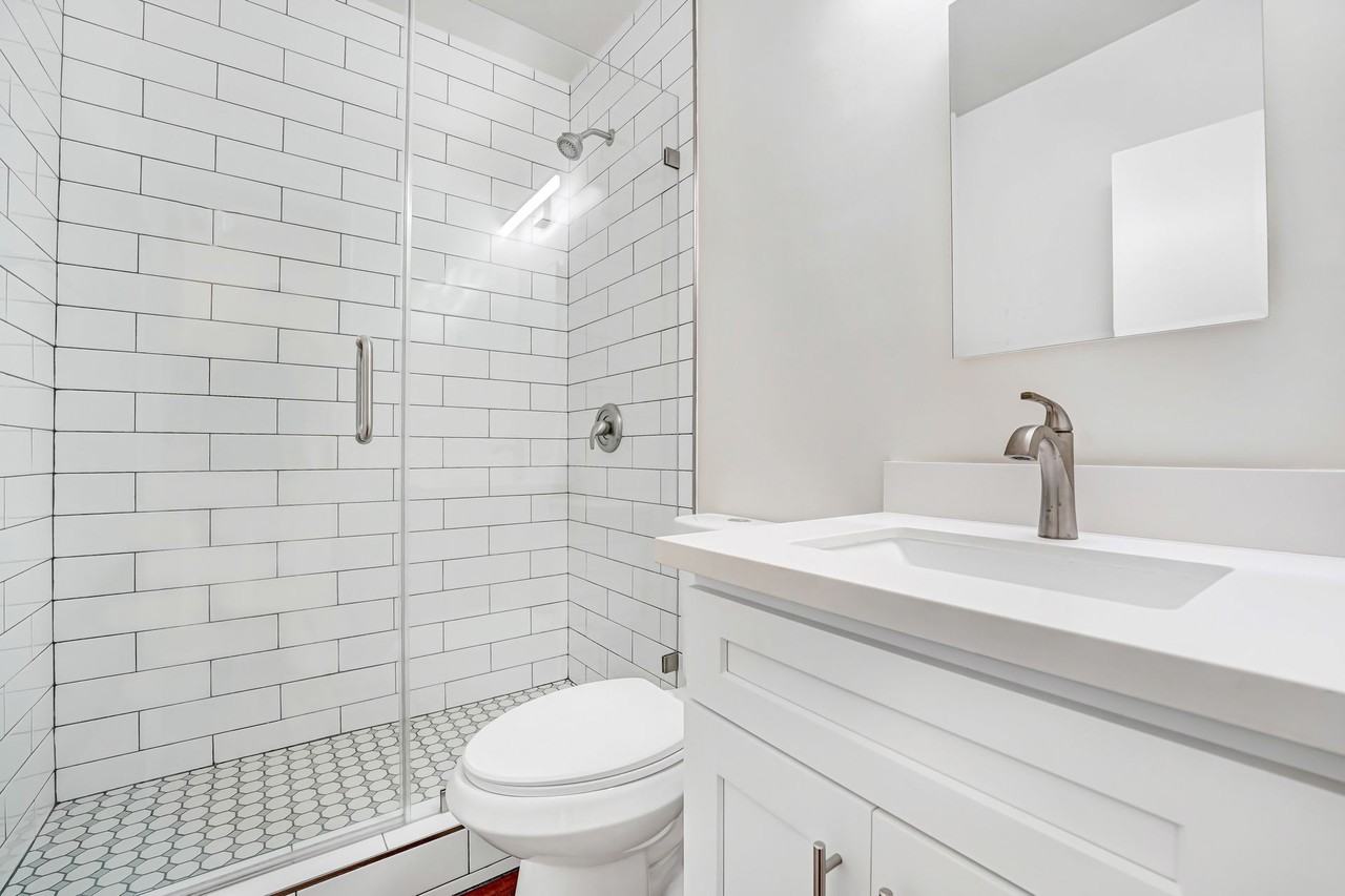 1432 16th St, prime Santa Monica location, just south of Santa Monica Blvd. - Photo 4 of 5