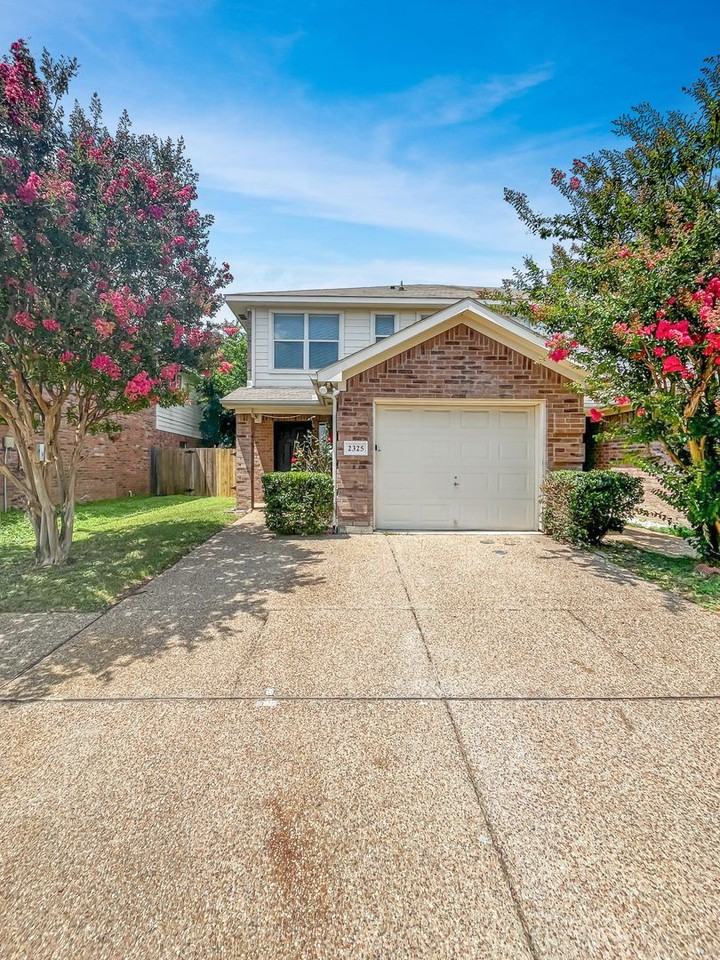 2325 Kingsway Dr