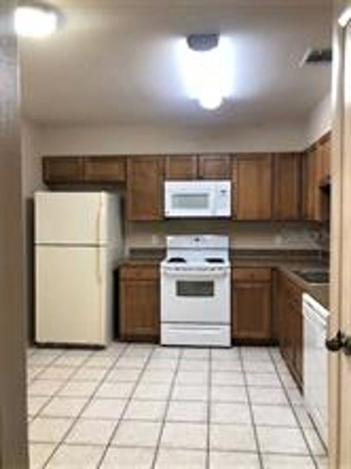 467 Newton Pl - Photo 6 of 25