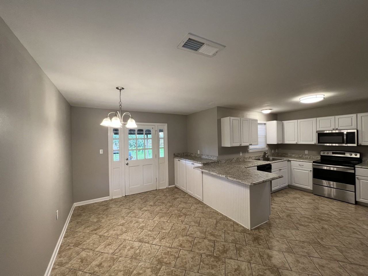 139 Hickory St - Photo 2 of 12