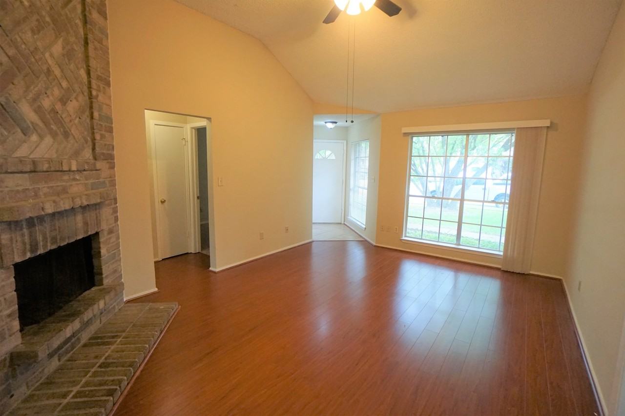 6702 Garden Canyon Dr - Photo 3 of 11