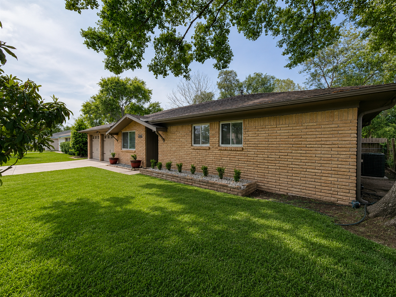 5846 Ettrick Dr - Photo 2 of 19