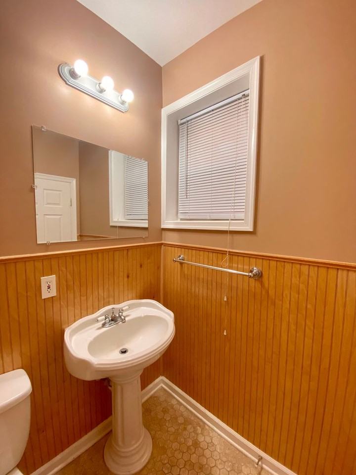 304 E 28th St - Photo 5 of 28