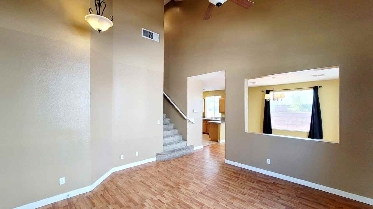 6252 Huntington Ridge Ave - Photo 2 of 27