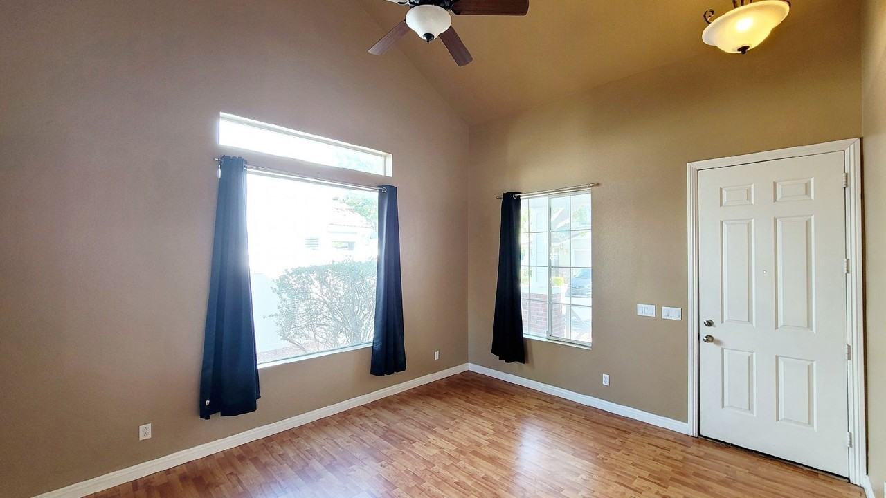 6252 Huntington Ridge Ave - Photo 3 of 27