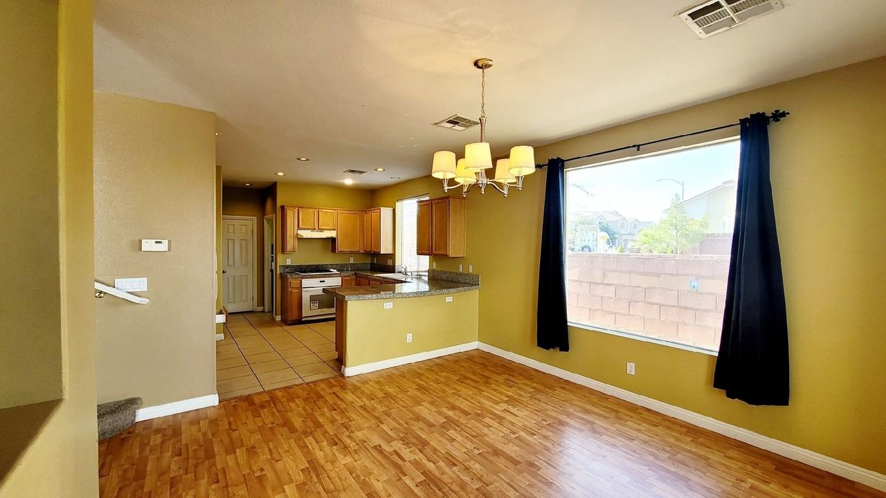 6252 Huntington Ridge Ave - Photo 5 of 27