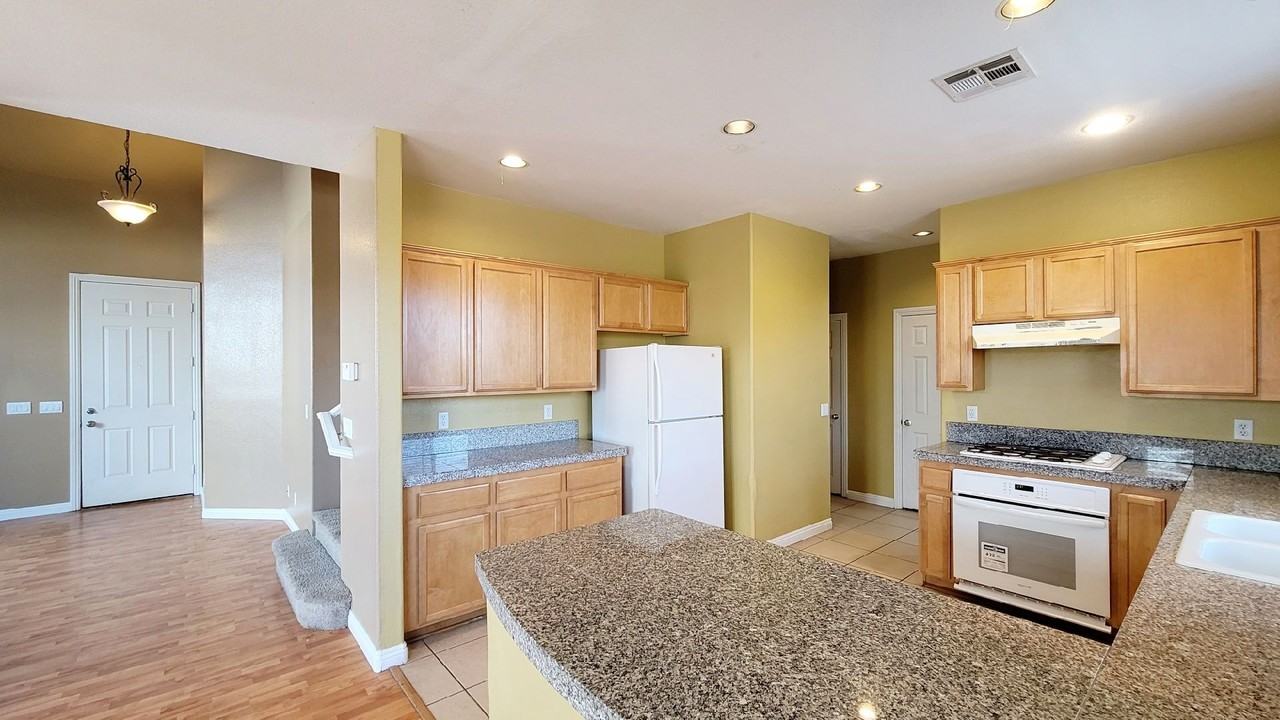 6252 Huntington Ridge Ave - Photo 7 of 27