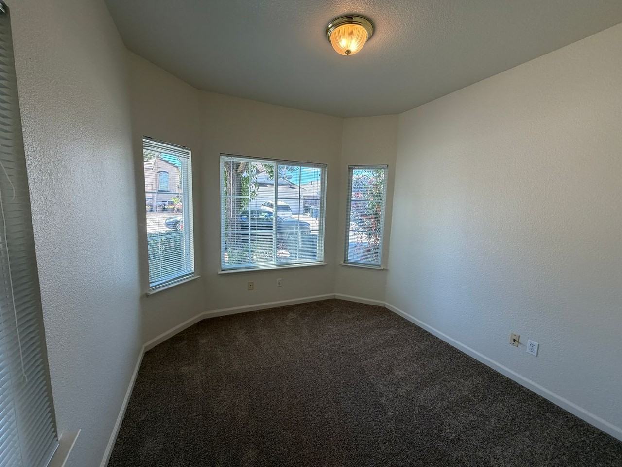 7565 Whitmore St - Photo 4 of 29