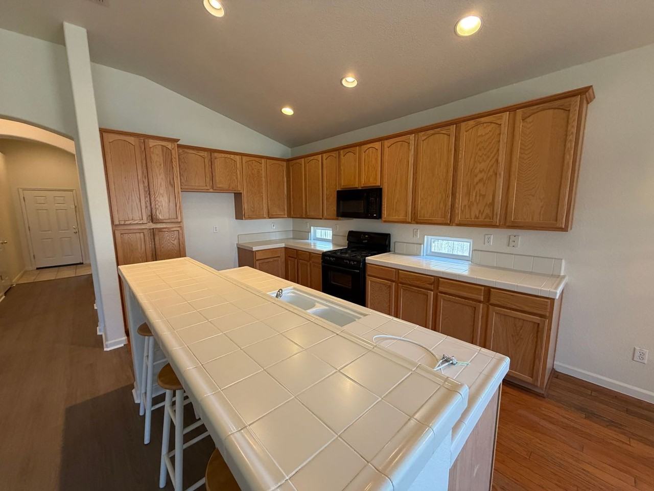 7565 Whitmore St - Photo 6 of 26