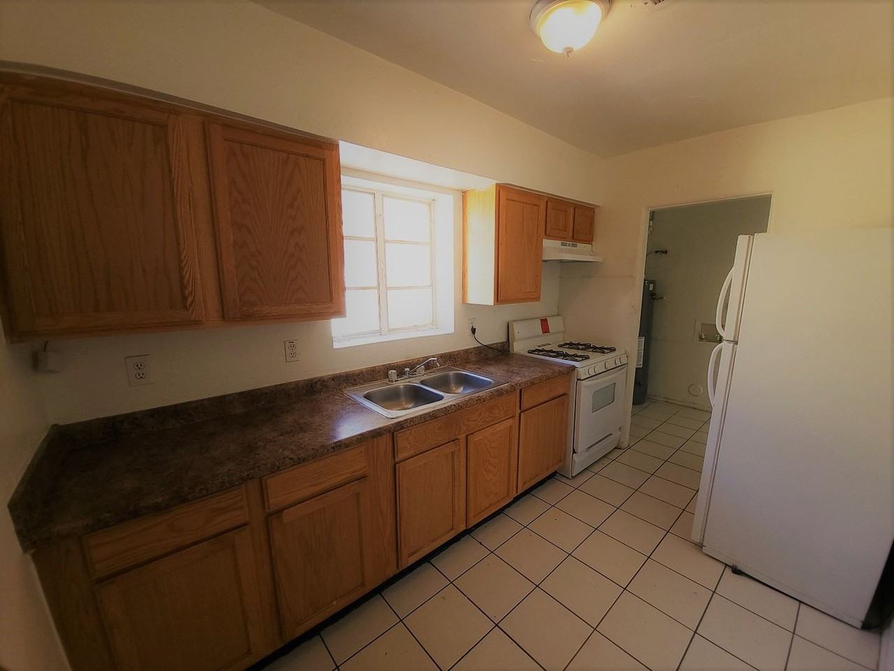 1029 N 31st St - Photo 3 of 9