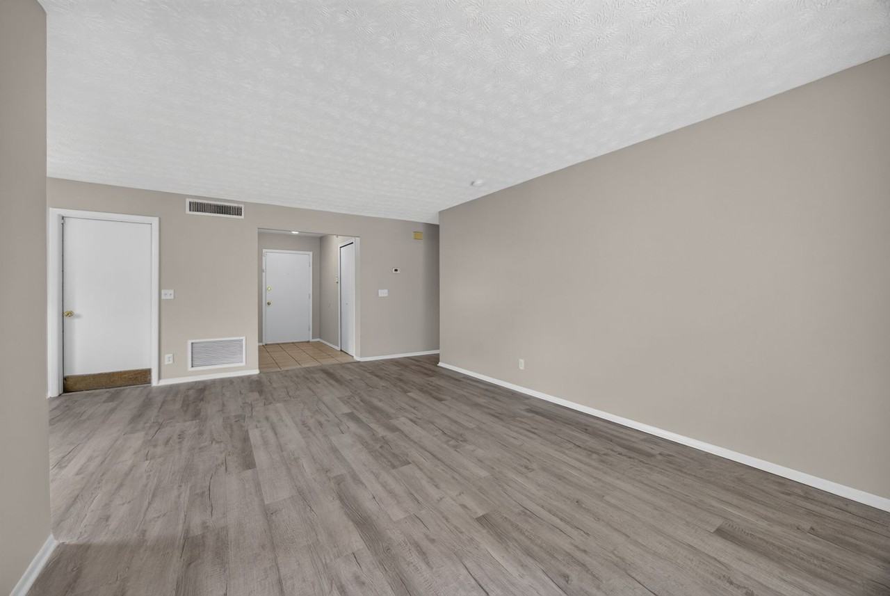 1083 Stokes St - Photo 4 of 33