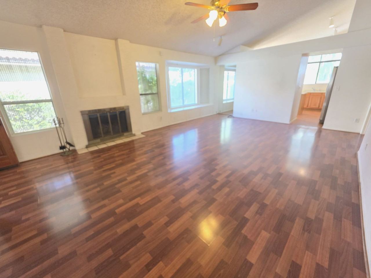 1056 W Sunward Dr - Photo 4 of 34