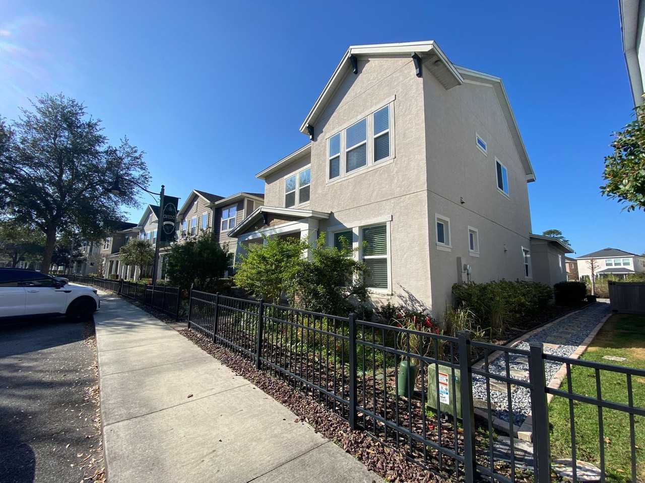461 Oviedo Blvd - Photo 3 of 37