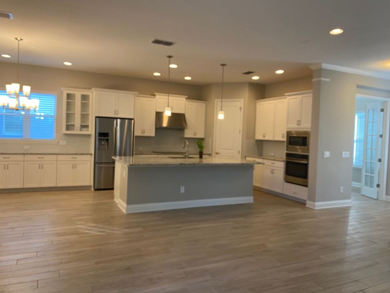 461 Oviedo Blvd - Photo 7 of 37