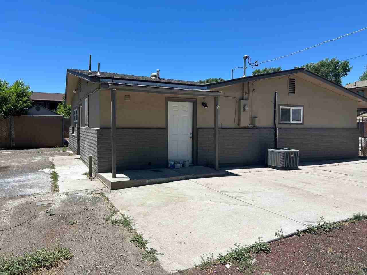 2405 E Dortha Ave - Photo 3 of 36
