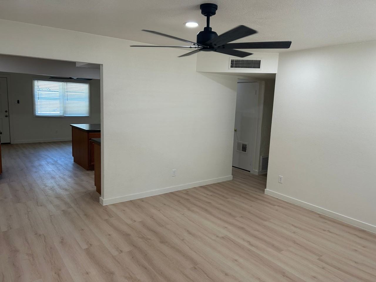 2405 E Dortha Ave - Photo 4 of 36